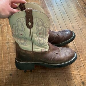 Justin tan & brown embroidered flowers 9.5 western boots